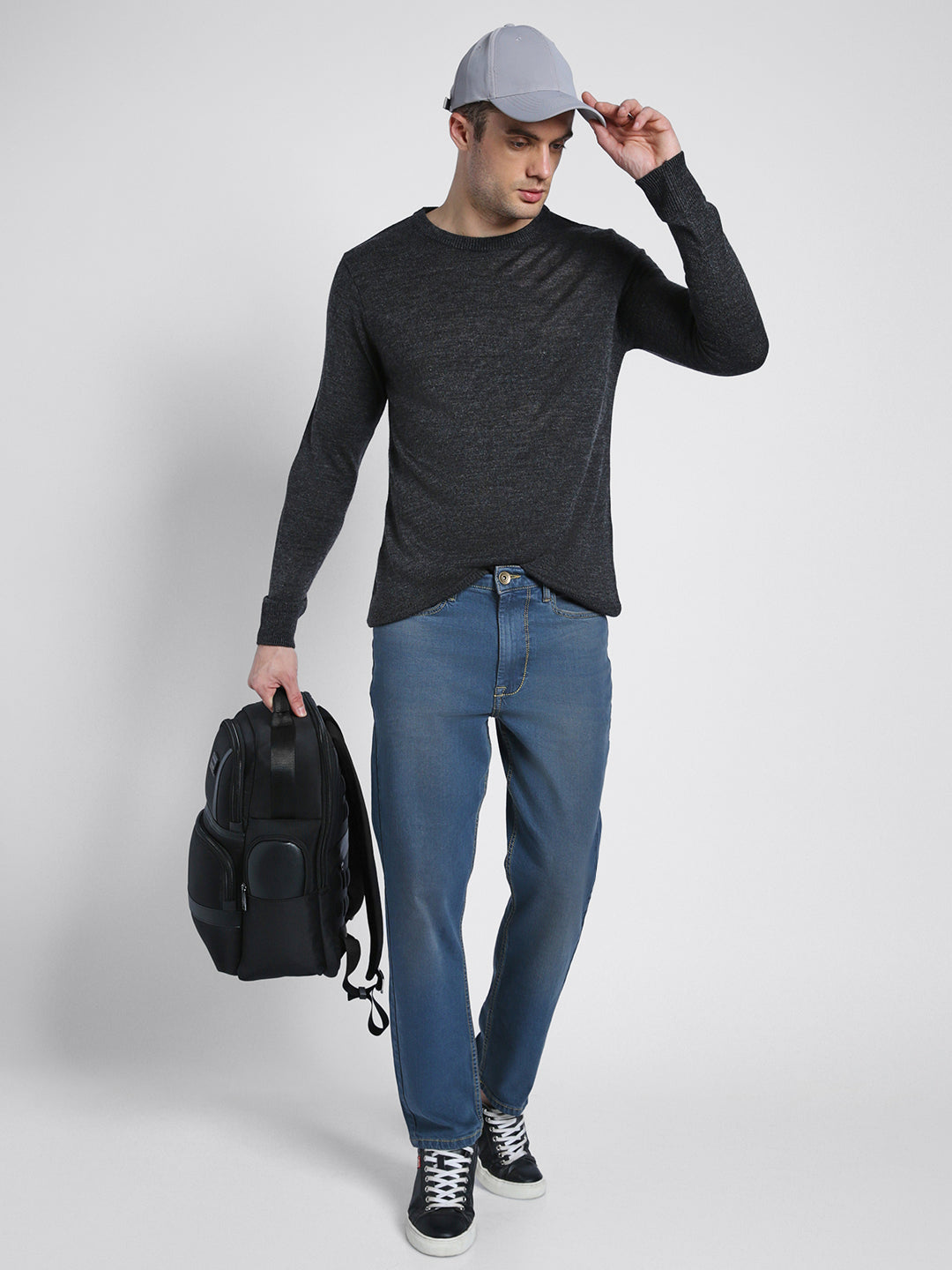 Men's Grey Solid Round neck pullover sweater