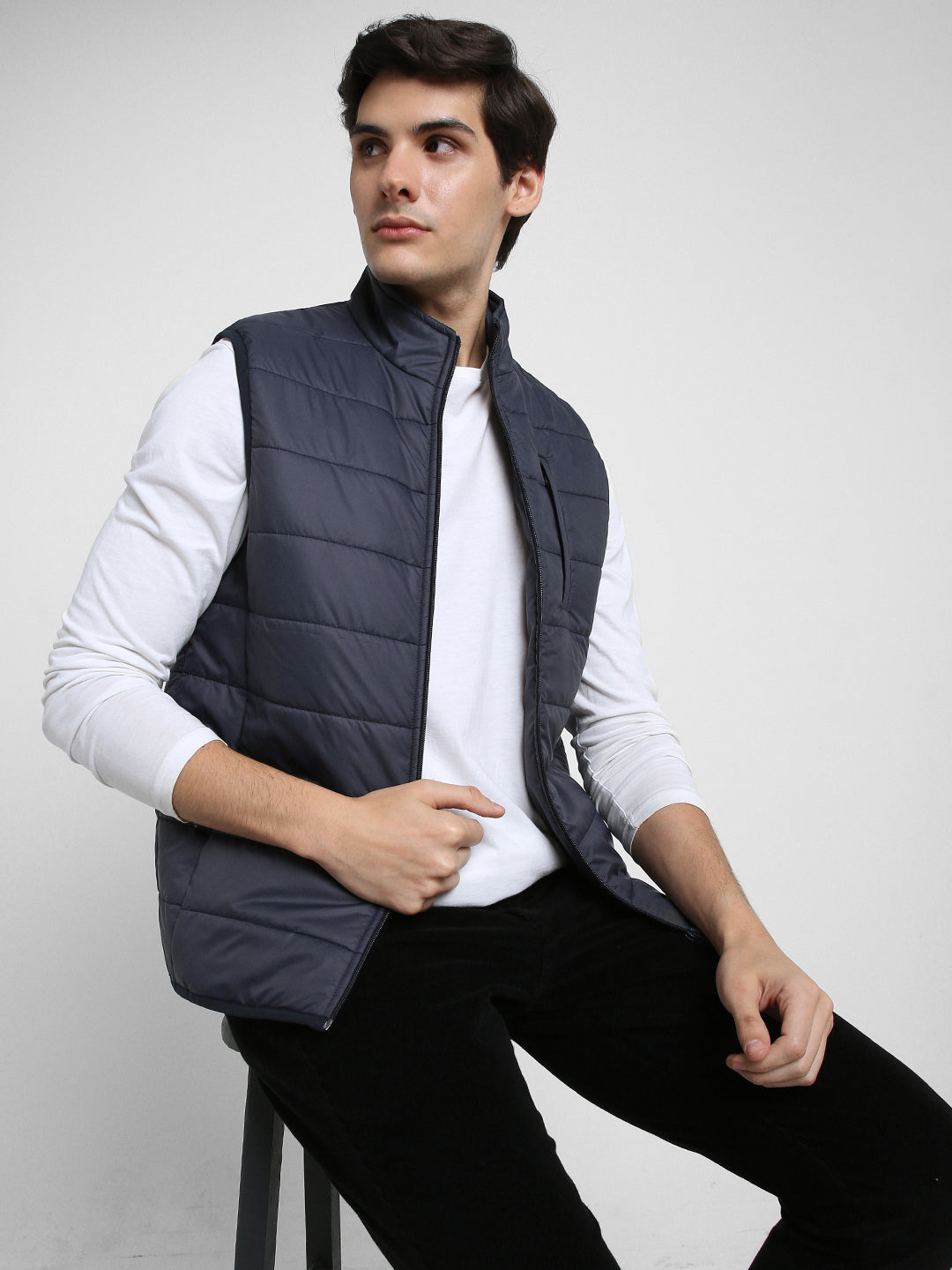 Men's Dark Blue Regular Fit Solid Sleeveless Quilted Jacket