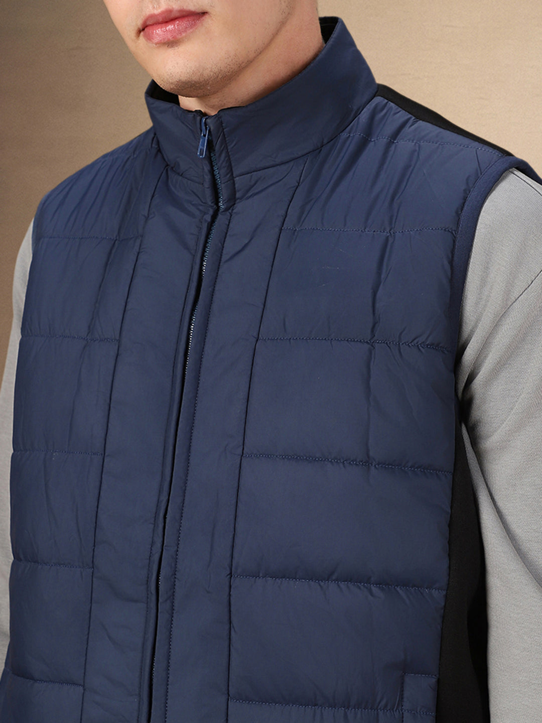 Men's Solid Stand Collar Sleeveless Regular Fit Gilet Jacket