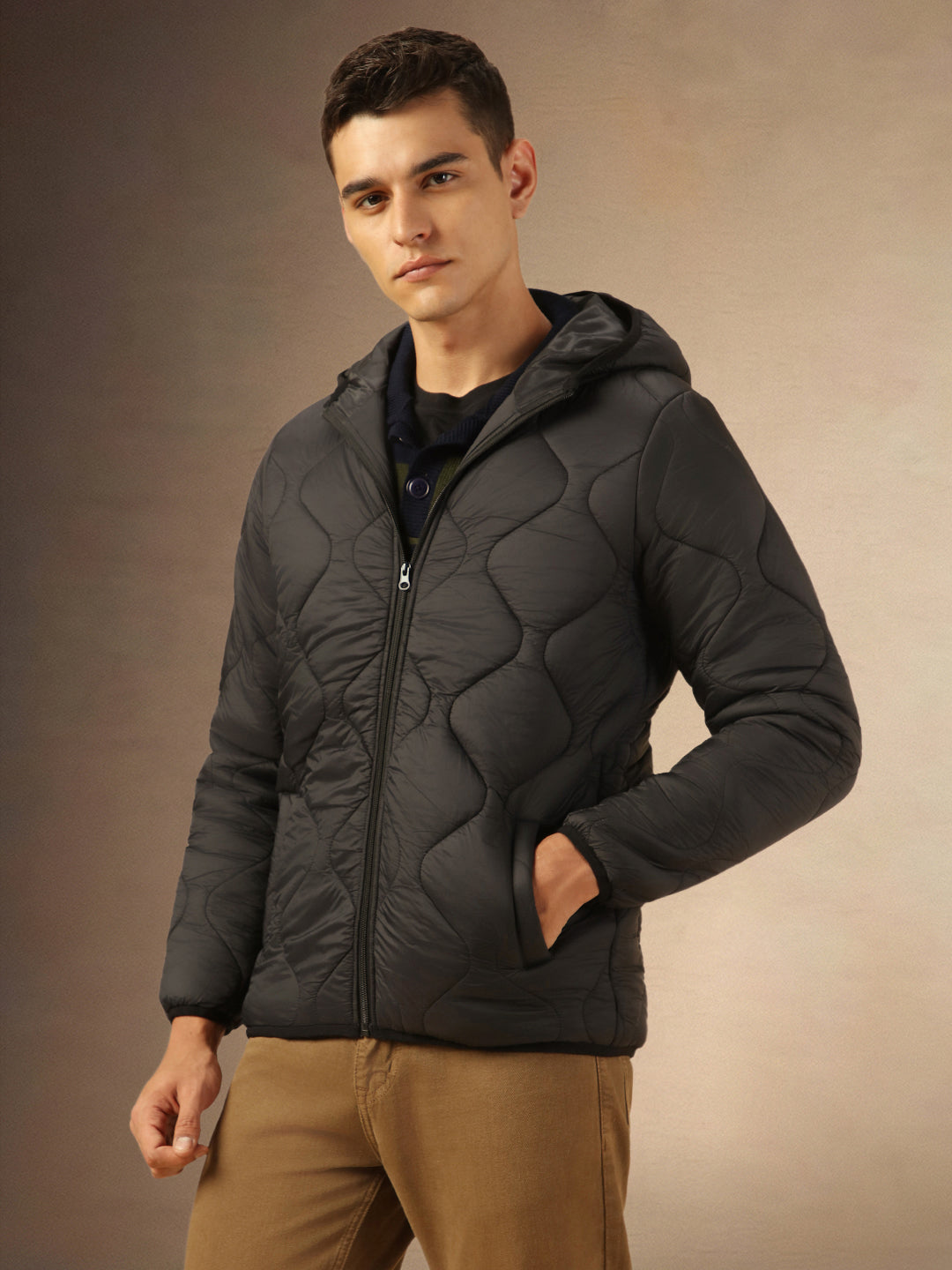 Men's Black Solid Quilted Full Sleeves Hooded Puffer Jacket