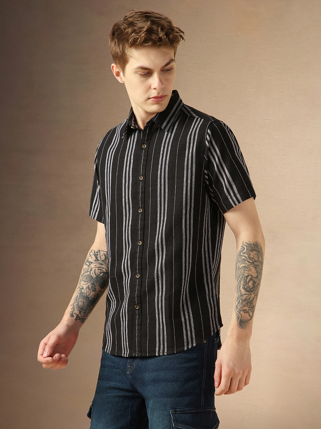 Men's Black Spread Collar Half Sleeves Striped Shirt