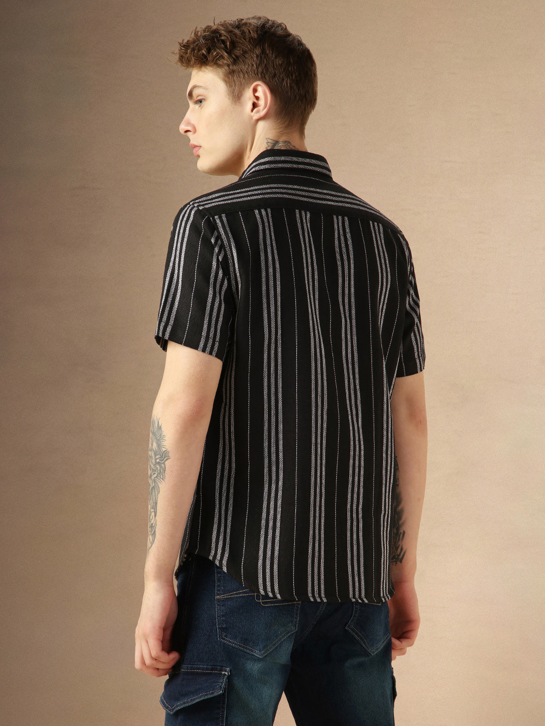 Men's Black Spread Collar Half Sleeves Striped Shirt