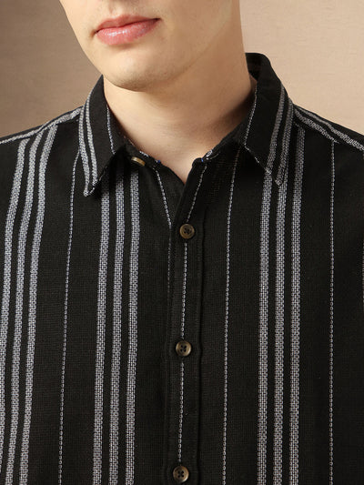 Men's Black Spread Collar Half Sleeves Striped Shirt