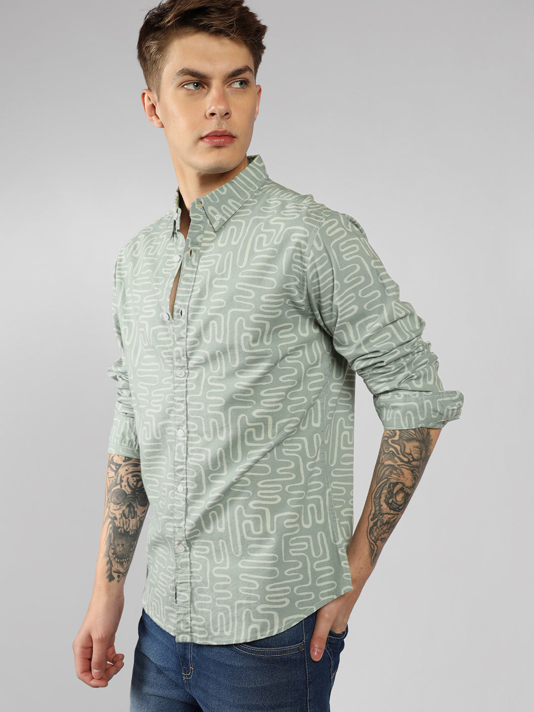 Men's Green Abstract Print Spread Collar Long Sleeves Relaxed Fit Casual Shirt