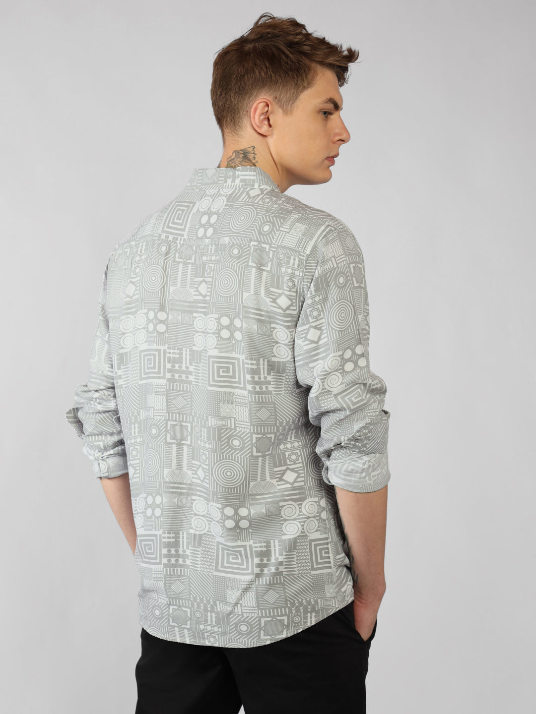 Men's Grey Geometric Print Spread Collar Long Sleeves Relaxed Fit Casual Shirt