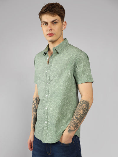 Men's Green Abstract Print Spread Collar Short Sleeves Relaxed Fit Casual Shirt