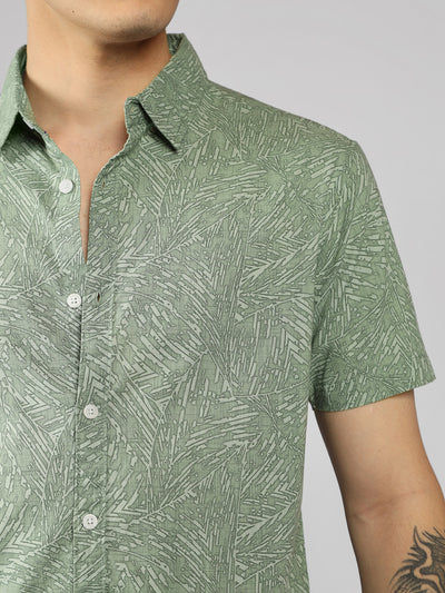 Men's Green Abstract Print Spread Collar Short Sleeves Relaxed Fit Casual Shirt