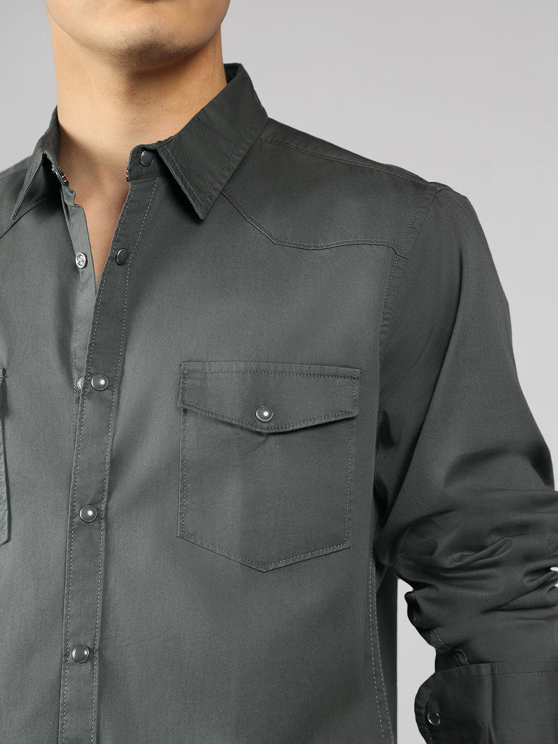 Men's Dark Grey Solid Spread Collar Long Sleeves Relaxed Fit Casual Shirt