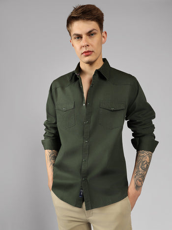 Men's Olive Solid Spread Collar Long Sleeves Relaxed Fit Casual Shirt