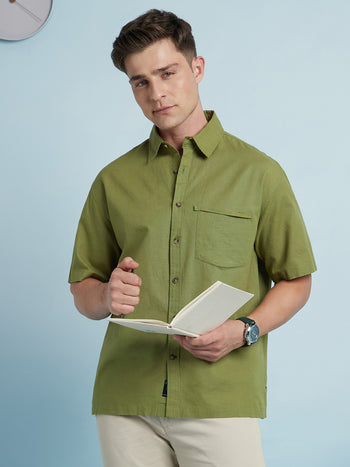 Men Green Textured Spread Collar Half Sleeves Relaxed Fit shirt