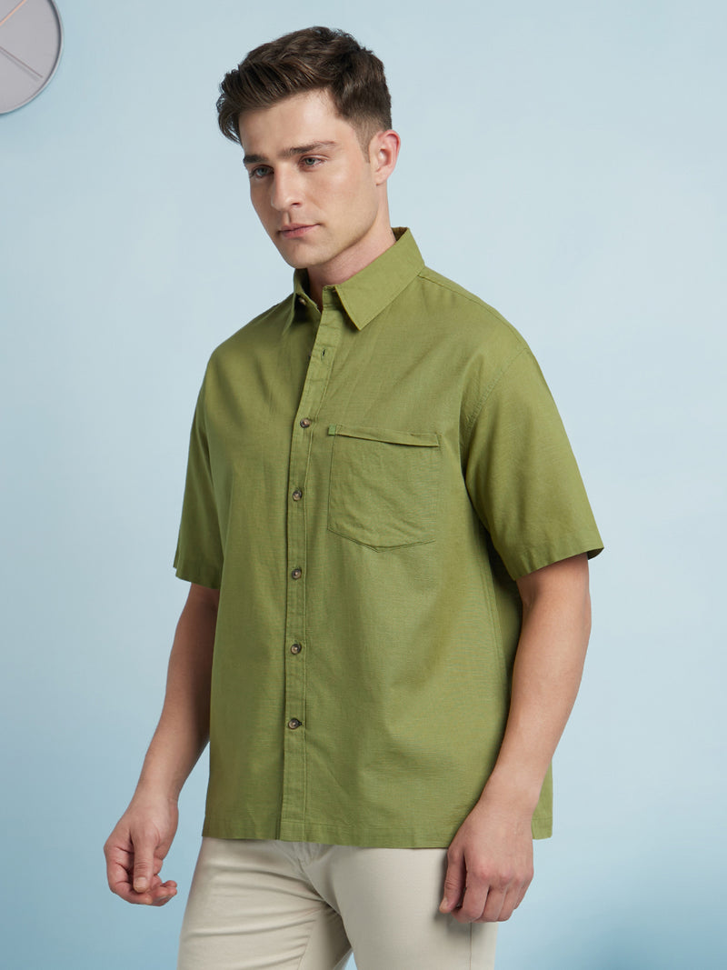 Men Green Textured Spread Collar Half Sleeves Relaxed Fit shirt