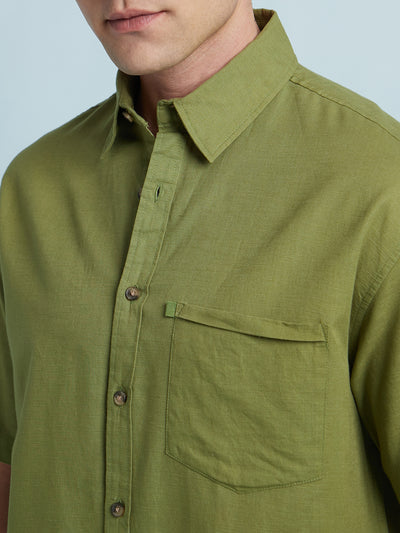 Men Green Textured Spread Collar Half Sleeves Relaxed Fit shirt