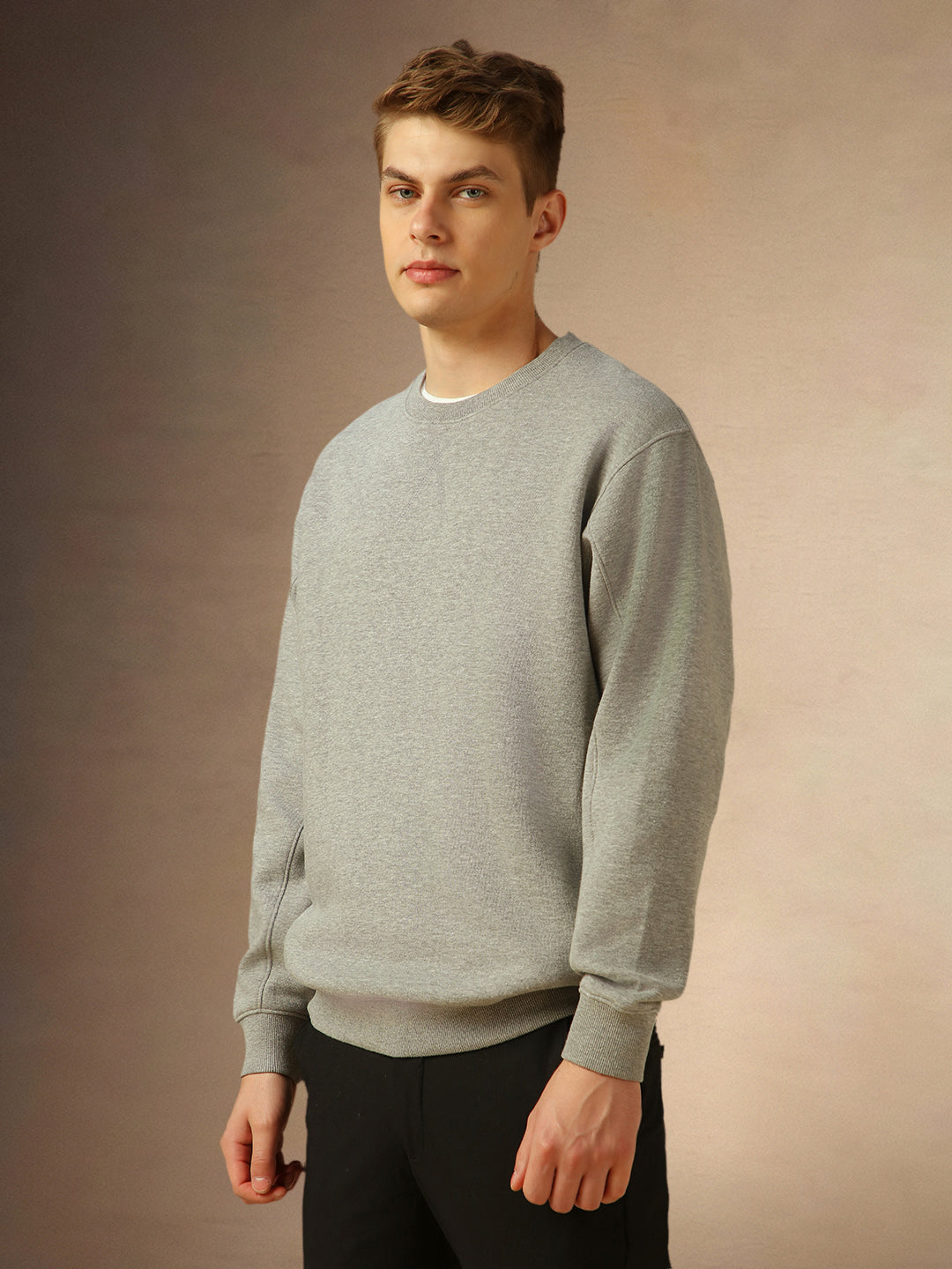 Men's Grey Solid Crew Neck Full Sleeves Sweatshirt