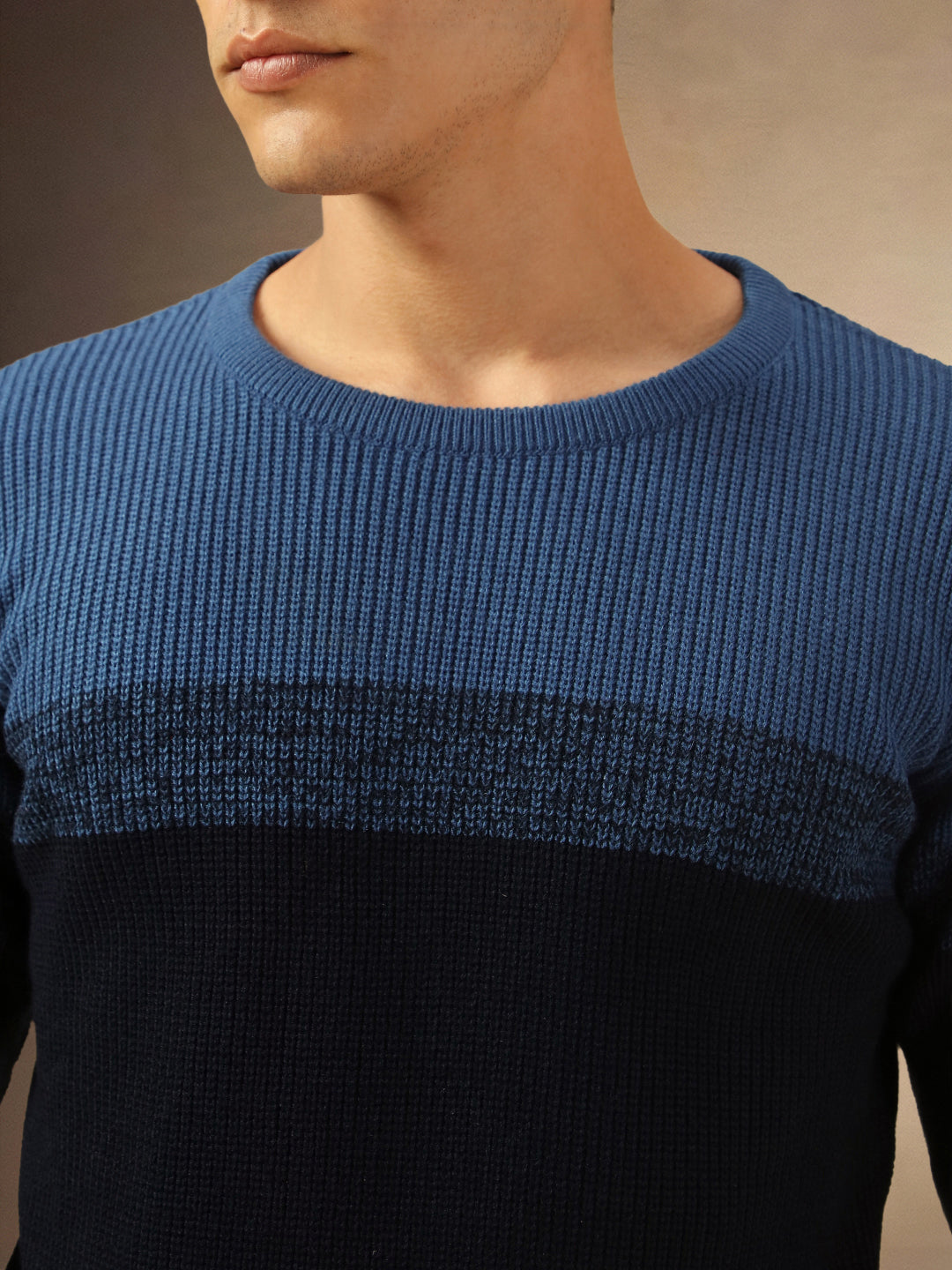 Men's Mid Blue Colorblock Round Neck Pullover Sweater