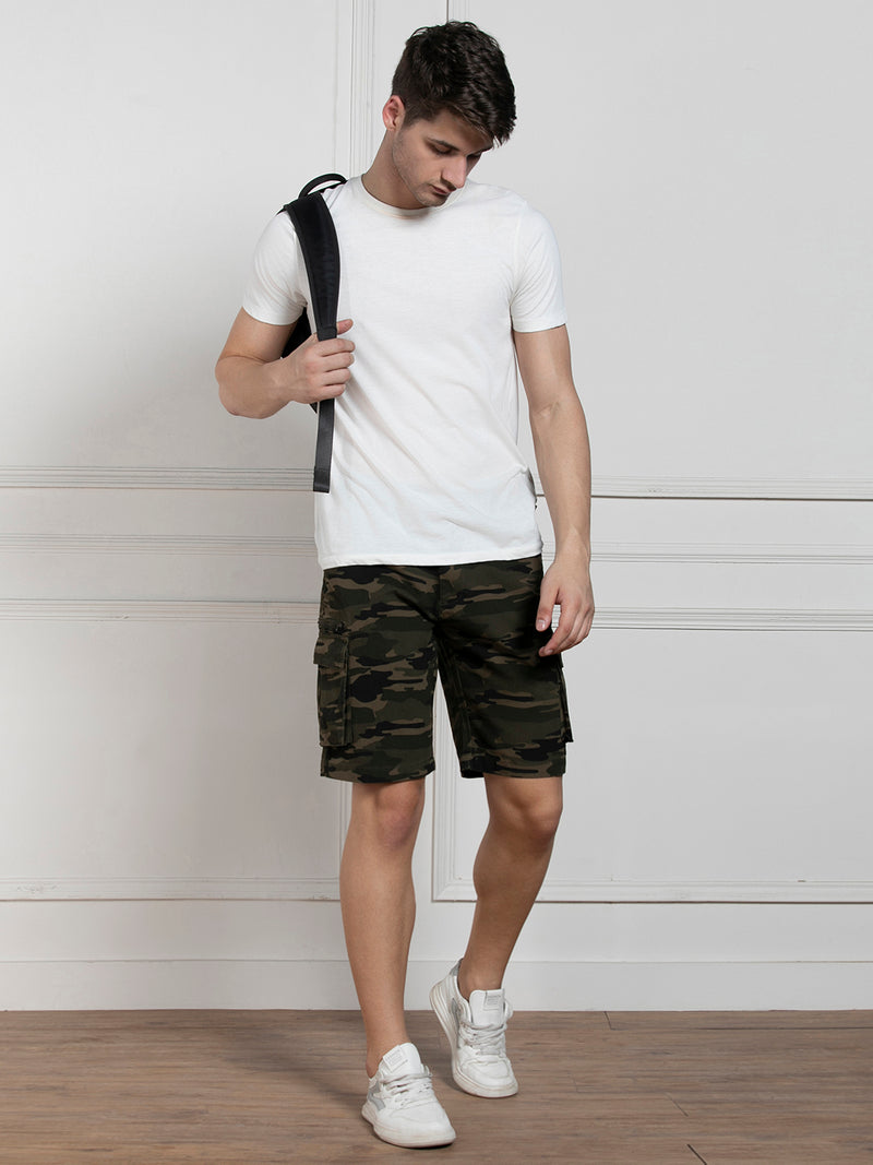 Men's Olive Relaxed Fit Mid-Rise Solid Cargo Shorts