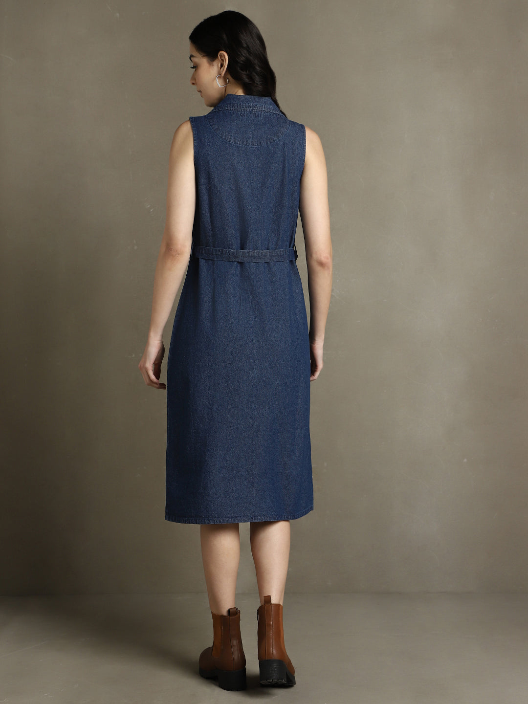 DL Woman Dark Blue Solid Notch Lapel Sleeveless Dress