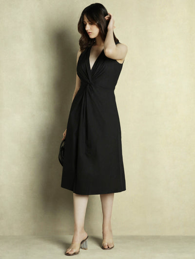 DL Woman Black Solid V-Neck Knotted Maxi Dress