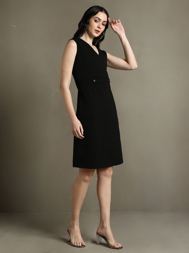 DL Woman Black Solid V-Neck Sleeveless Dress