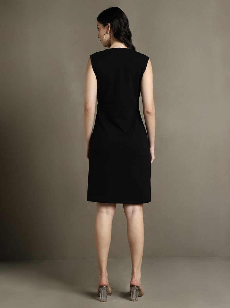 DL Woman Black Solid V-Neck Sleeveless Dress