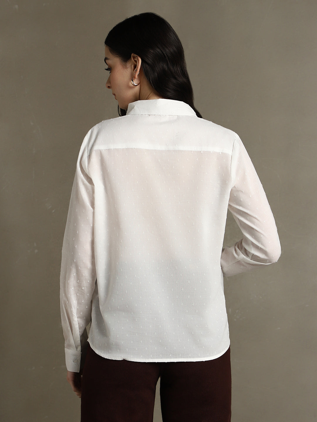 DL Woman White Solid Textured Spread Collar Full Sleeves Shirt