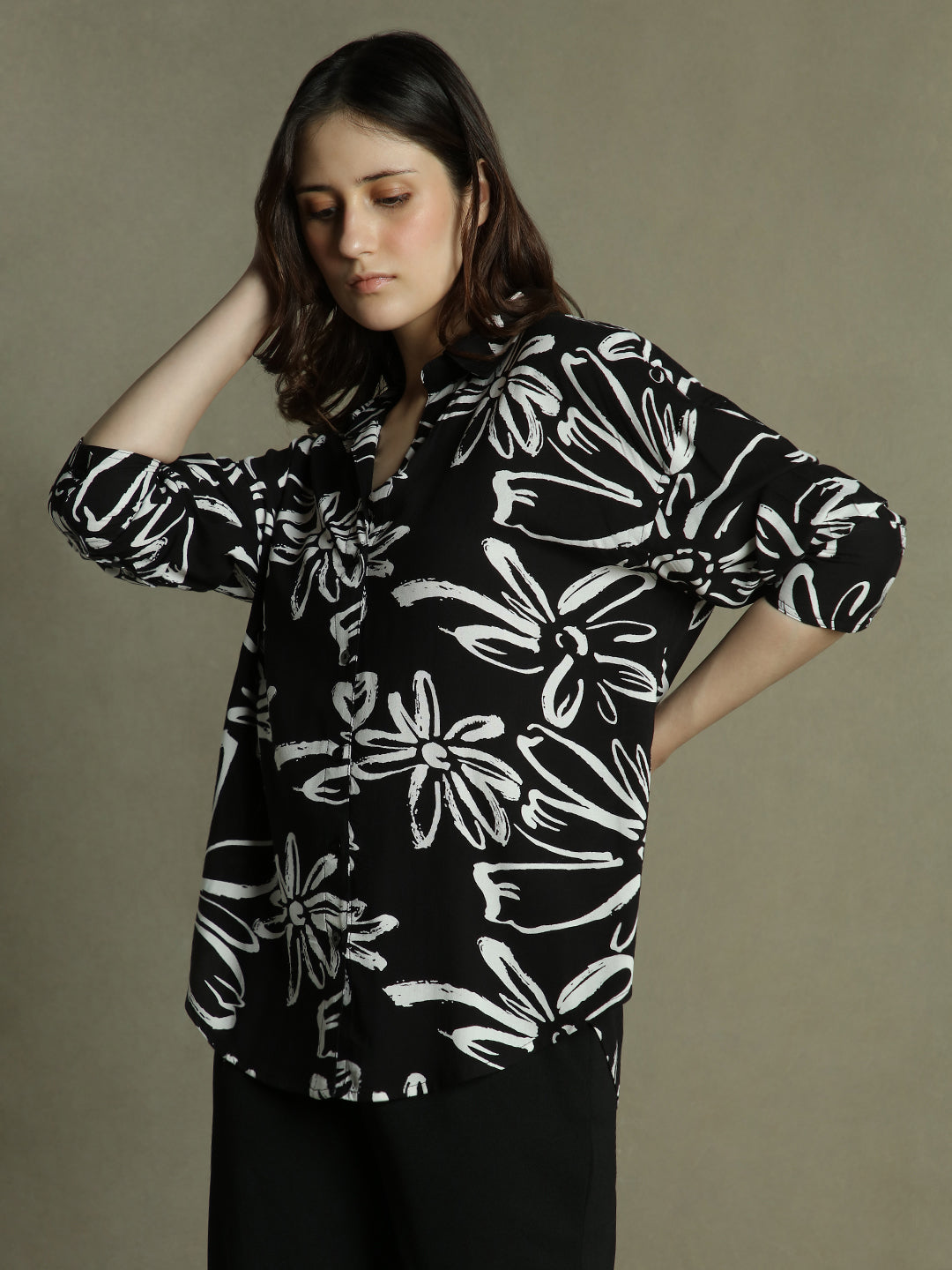 DL Woman Black Floral Print Collared Cotton Shirt