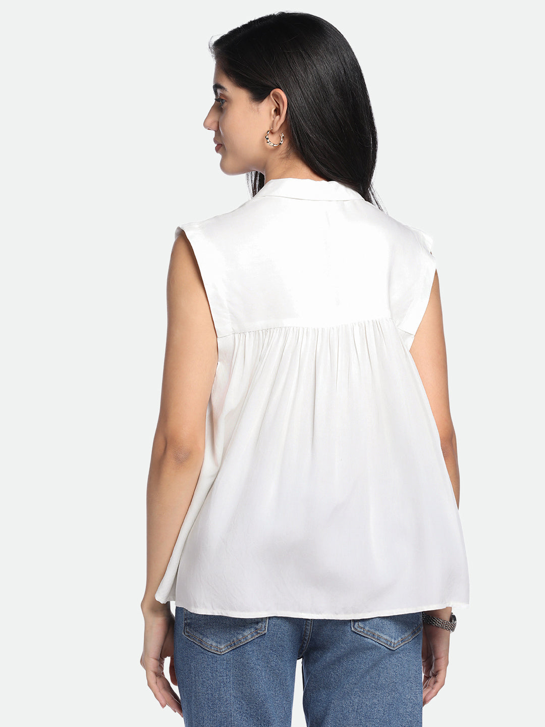 DL Woman Shirt Collar Regular Fit Solid Off-White Sleeveless Shirt