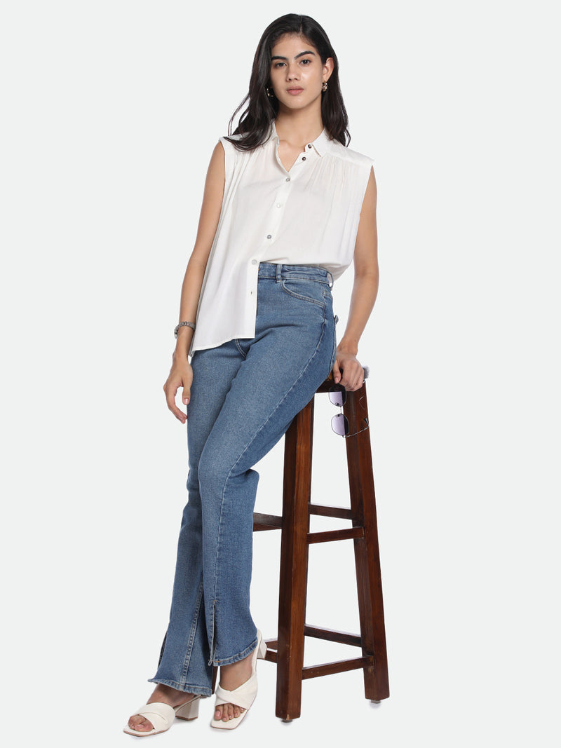 DL Woman Shirt Collar Regular Fit Solid Off-White Sleeveless Shirt