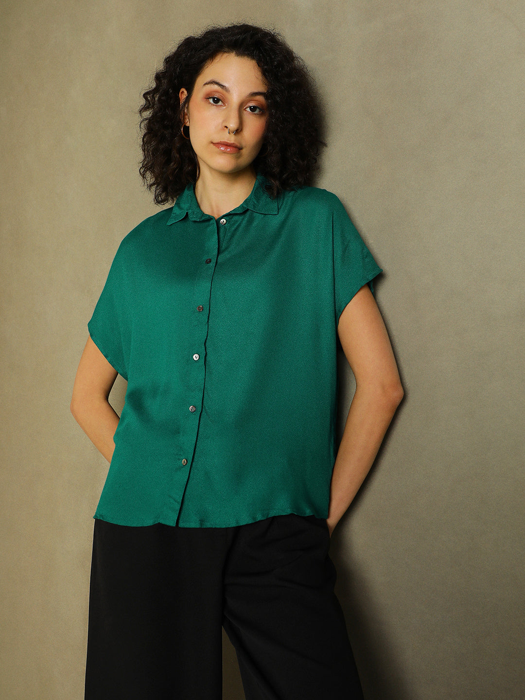 DL Woman Green Extended Sleeves Relaxed Fit Casual Shirt