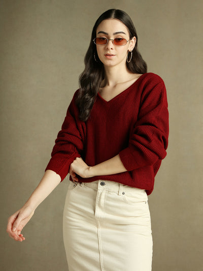 DL Woman Maroon Solid V- Neck Sweater