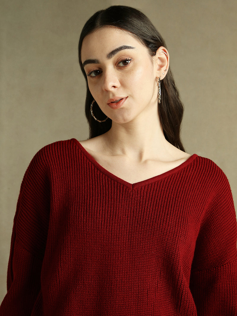 DL Woman Maroon Solid V- Neck Sweater