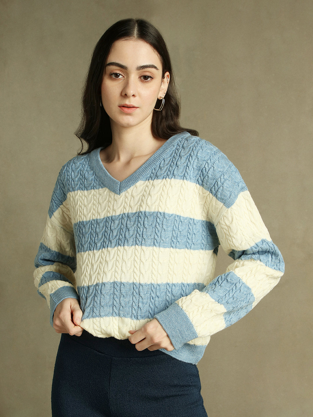 DL Woman V- Neck Striped Pullover Sweater