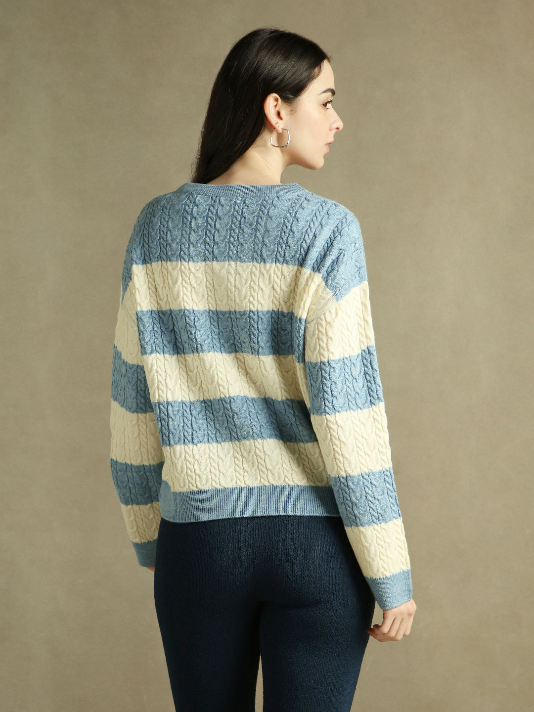 DL Woman V- Neck Striped Pullover Sweater