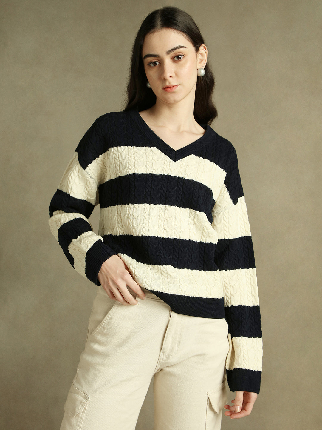 DL Woman V- Neck Striped Pullover Sweater