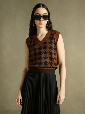 DL Woman V- Neck Houndstooth Sweater Vest