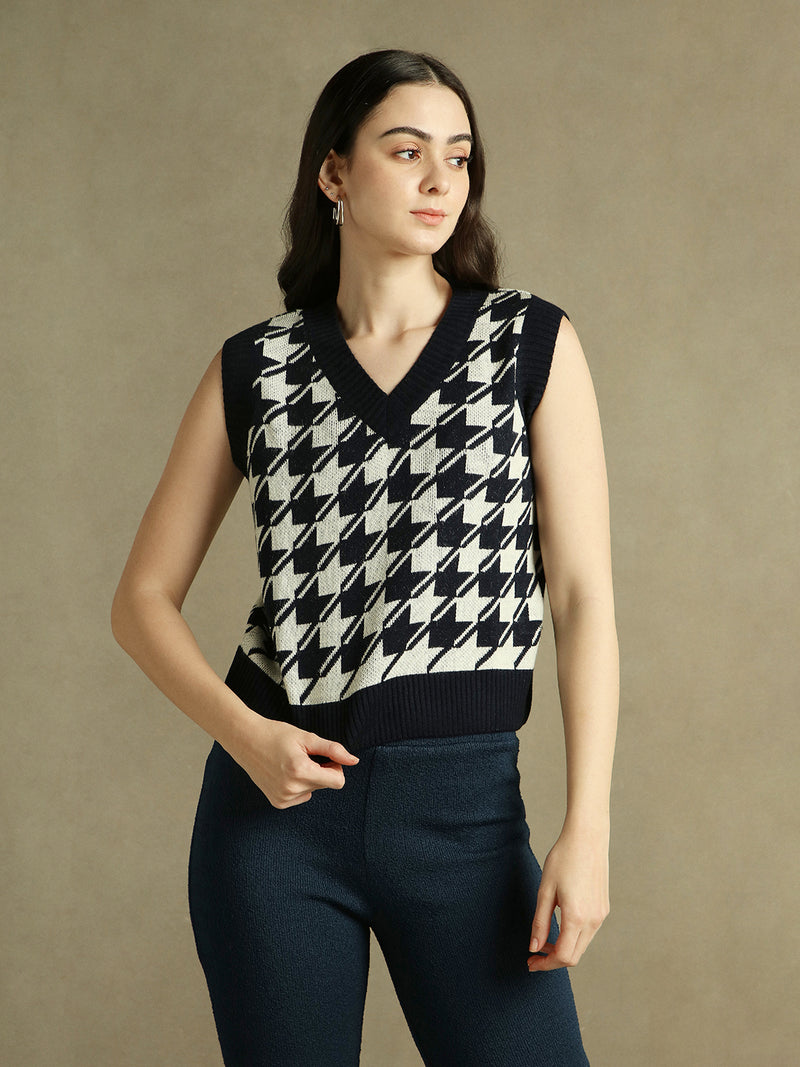 DL Woman V- Neck Houndstooth Sweater Vest