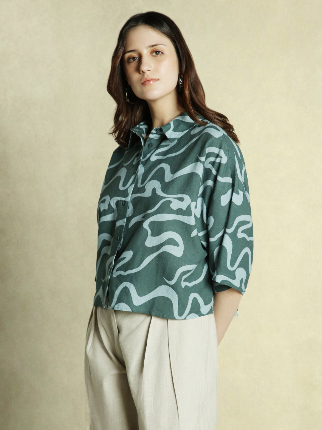 DL Woman Green Abstract Print Shirt Collar Half Sleeves Top