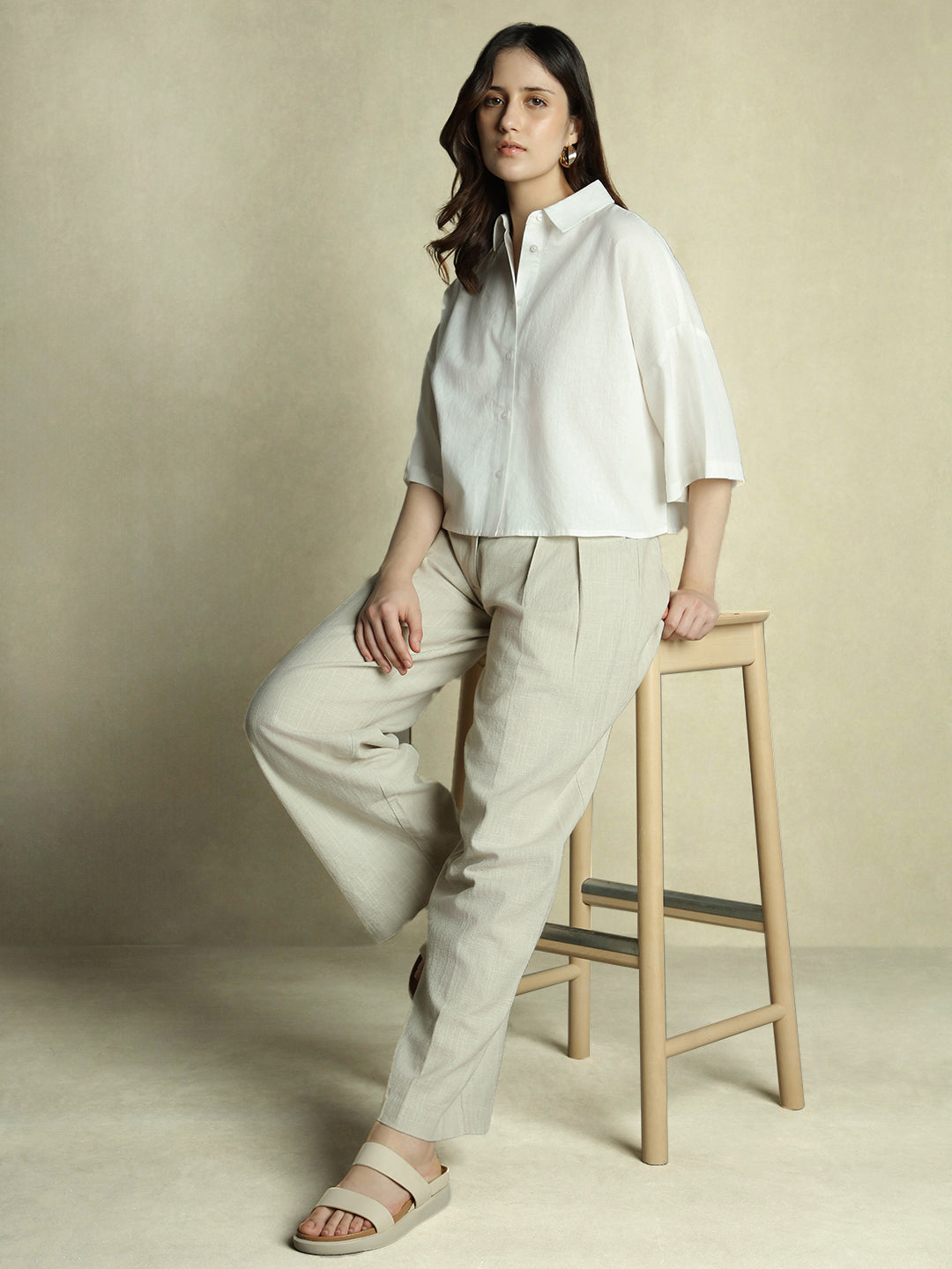 DL Woman White Solid Shirt Collar Half Sleeves Top