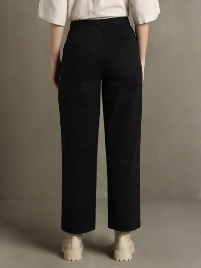 DL Woman Black Solid Straight Fit Trousers