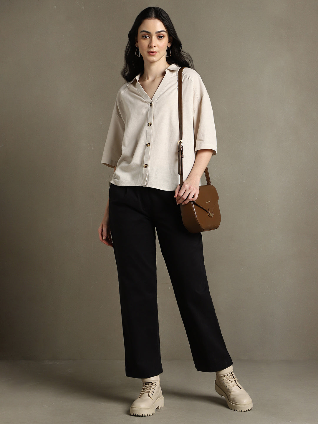 DL Woman Black Solid Straight Fit Trousers