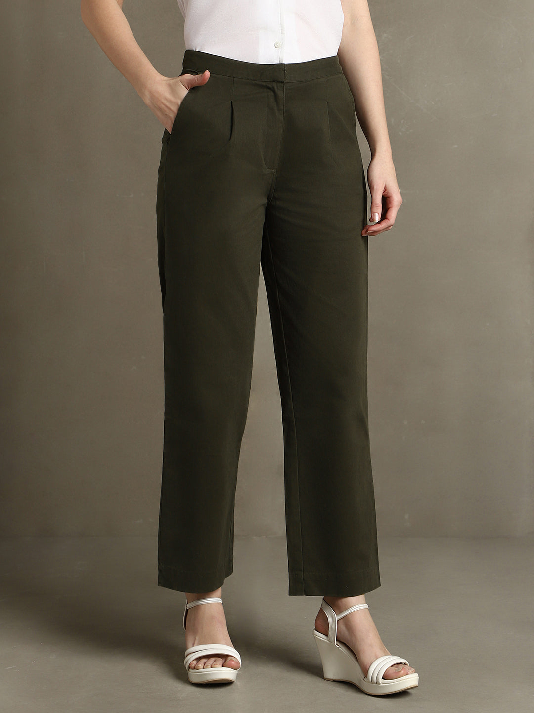 DL Woman Olive Solid Straight Fit Trousers