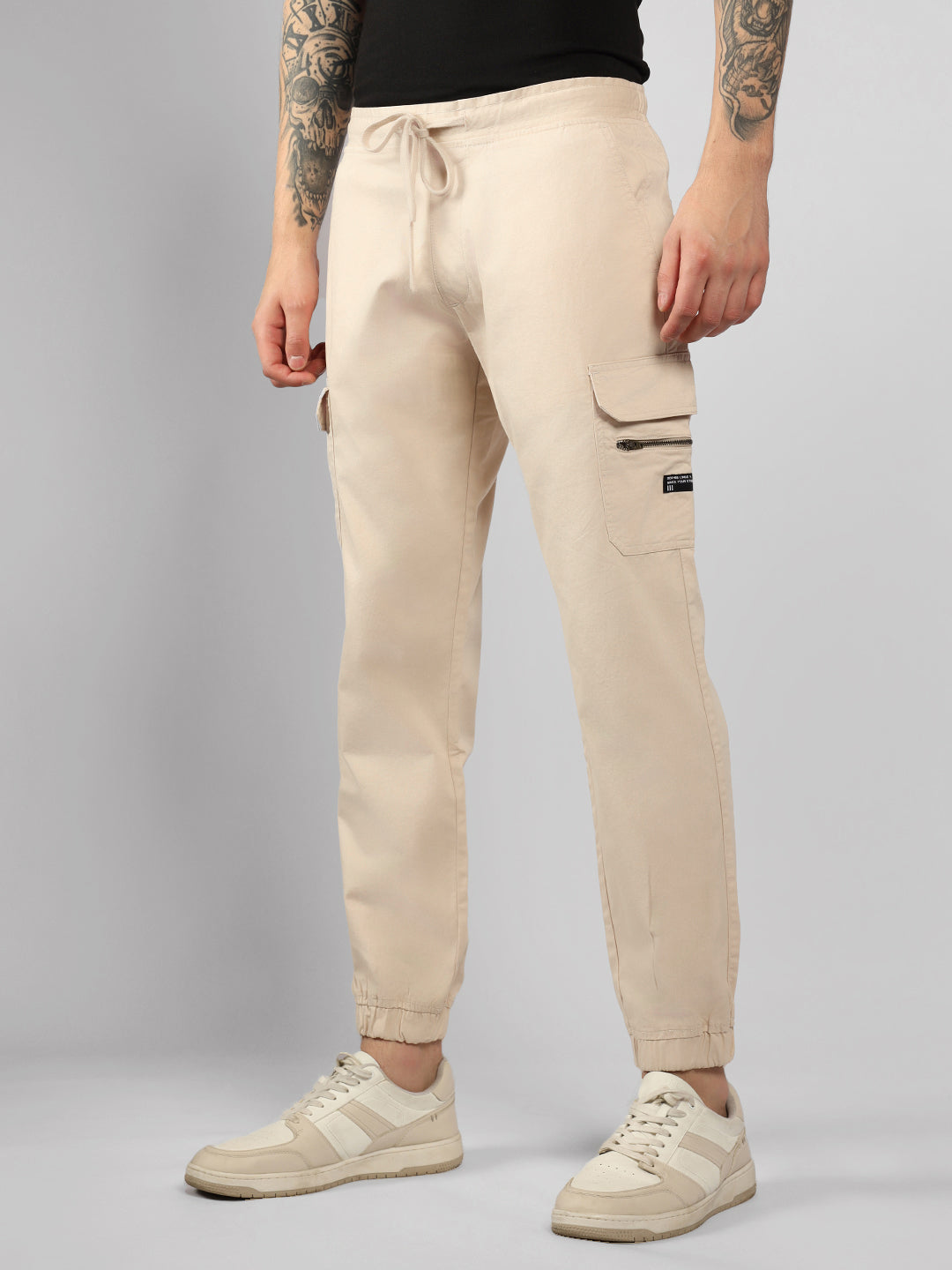 Men's Cream Solid Slim Fit Cargo Jogger