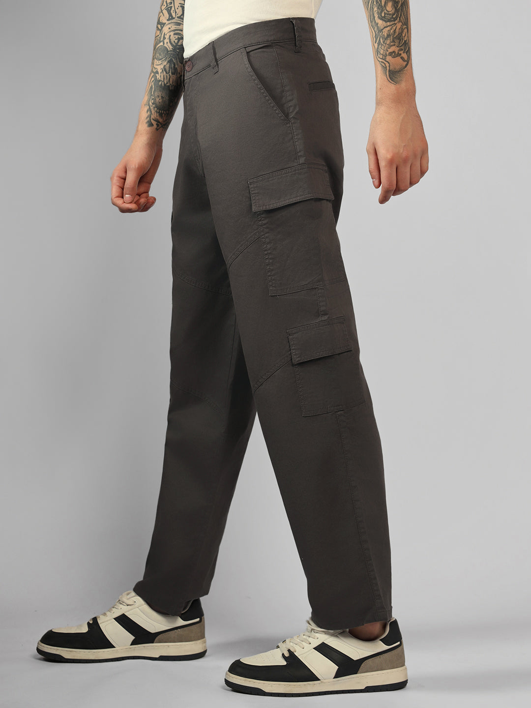 Men's Dark Grey Solid Relaxed Fit Cargos