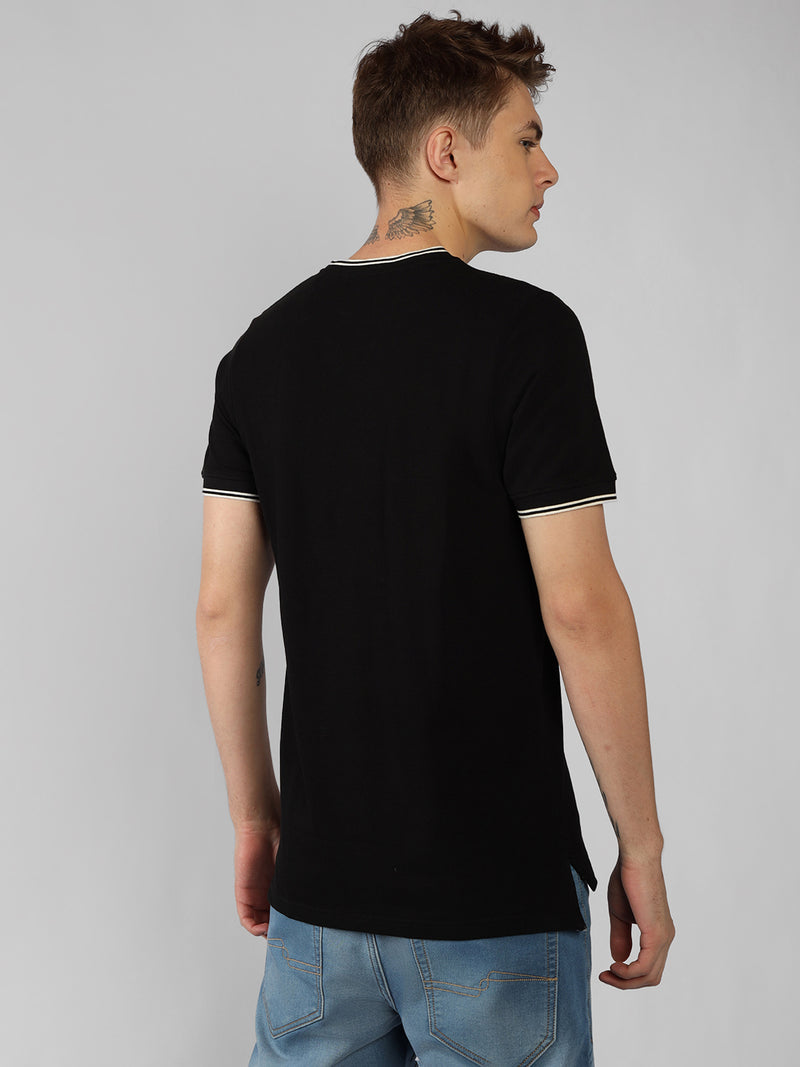 Men's Black Solid Henley Neck Half Sleeve Casual T-Shirt