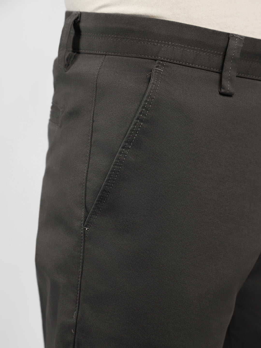 Men's Dark Grey Solid Slim Fit Cargos