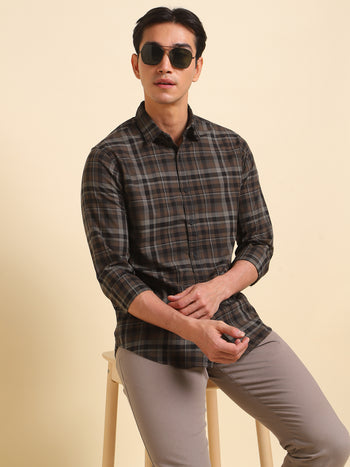 Men's Slim Fit Brown Checkered Spread Collar & Full Sleeves Casual Shirt