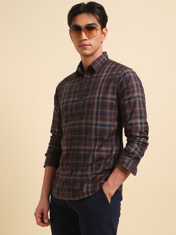 Men's Slim Fit Wine Checkered Spread Collar & Full Sleeves Casual Shirt