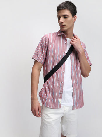 Men's Maroon Spread Collar Casual Shirt